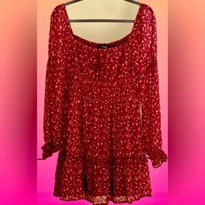 Light Flowery dress long sleeve above the knee